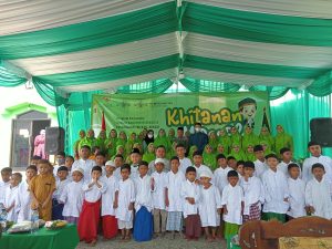 Khitanan Massal Muslimat NU Kabupaten Bekasi Bersama Klinik Paramedika
